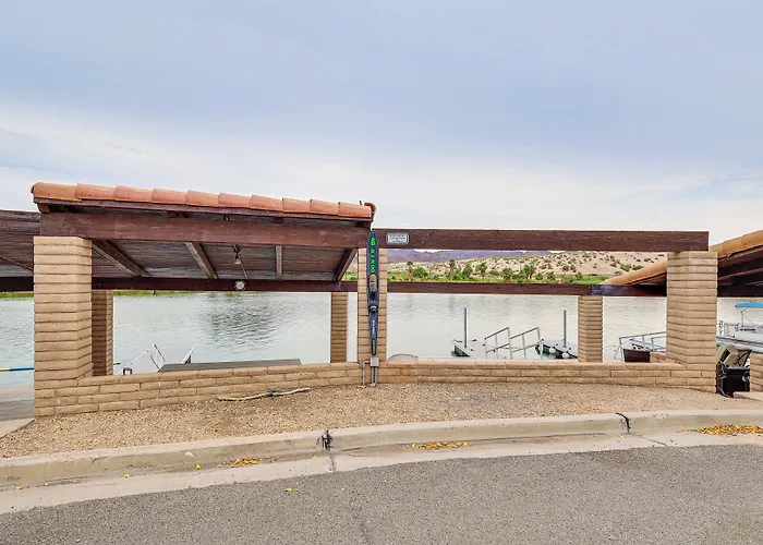 Spacious W/ On-site River Access! Parker