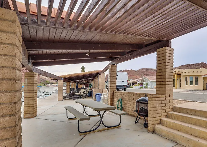 Holiday home Spacious W/ On-site River Access!