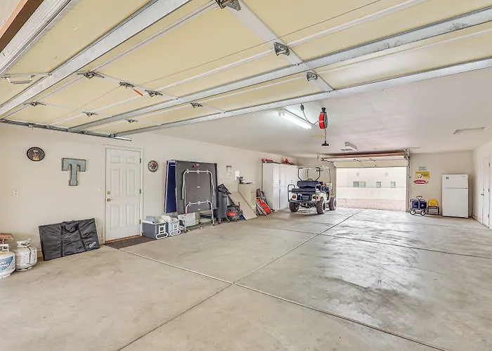Spacious W/ On-site River Access! Parker