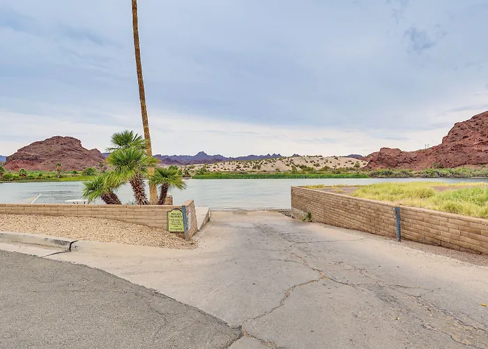 Spacious W/ On-site River Access! Parker